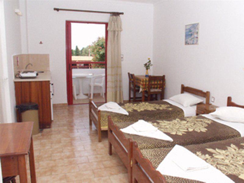 Sandys Studios Apartments And Log Villas Psalidi  Exterior foto