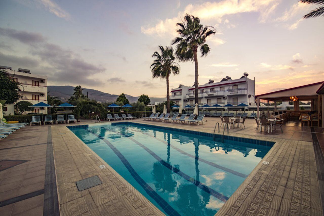 Sandys Studios Apartments And Log Villas Psalidi  Exterior foto